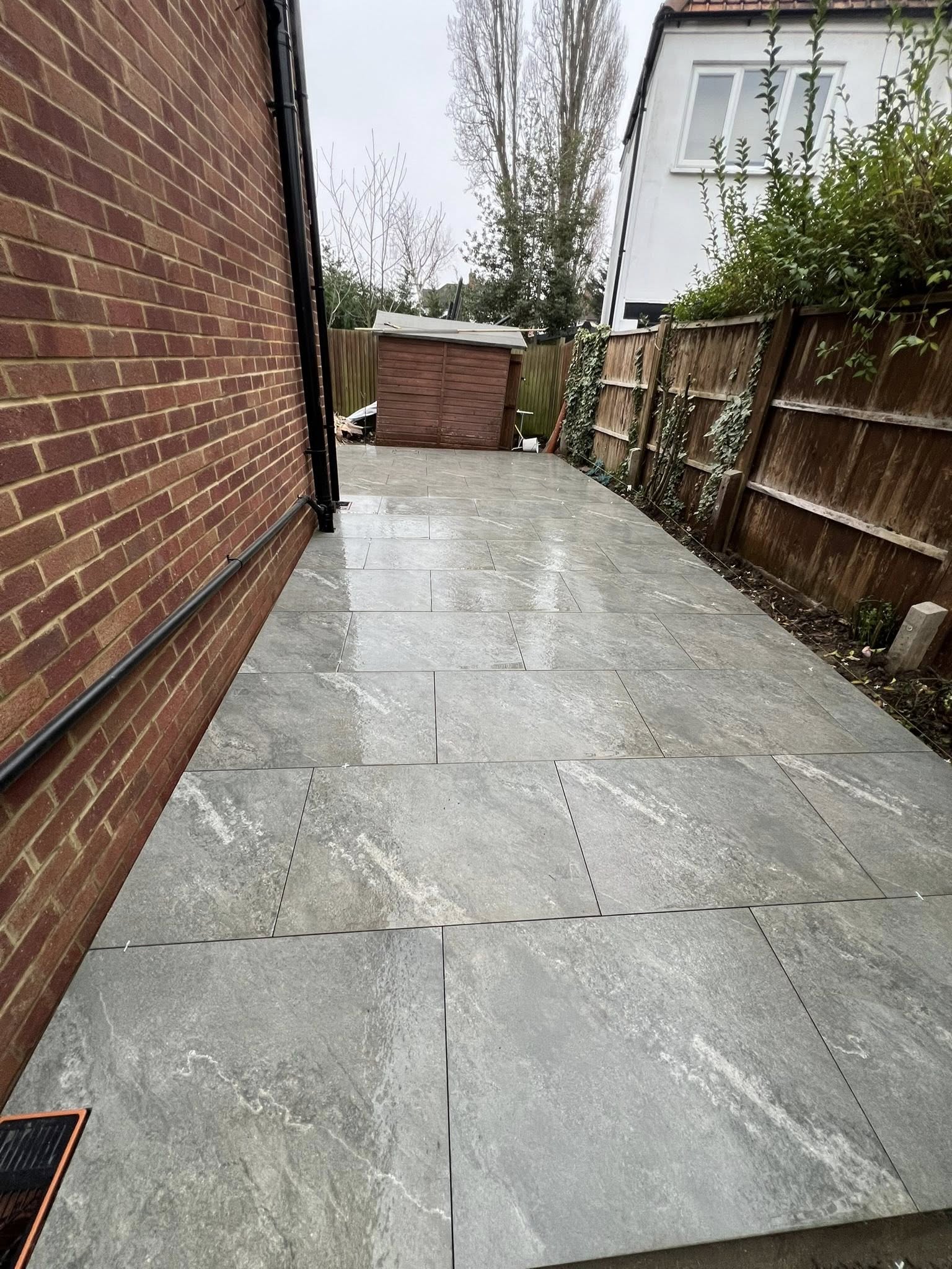 The Natural Stone Manual: Sawn Sandstone, Granite Setts, and Permeable Grouting Across Historical Kent Estates