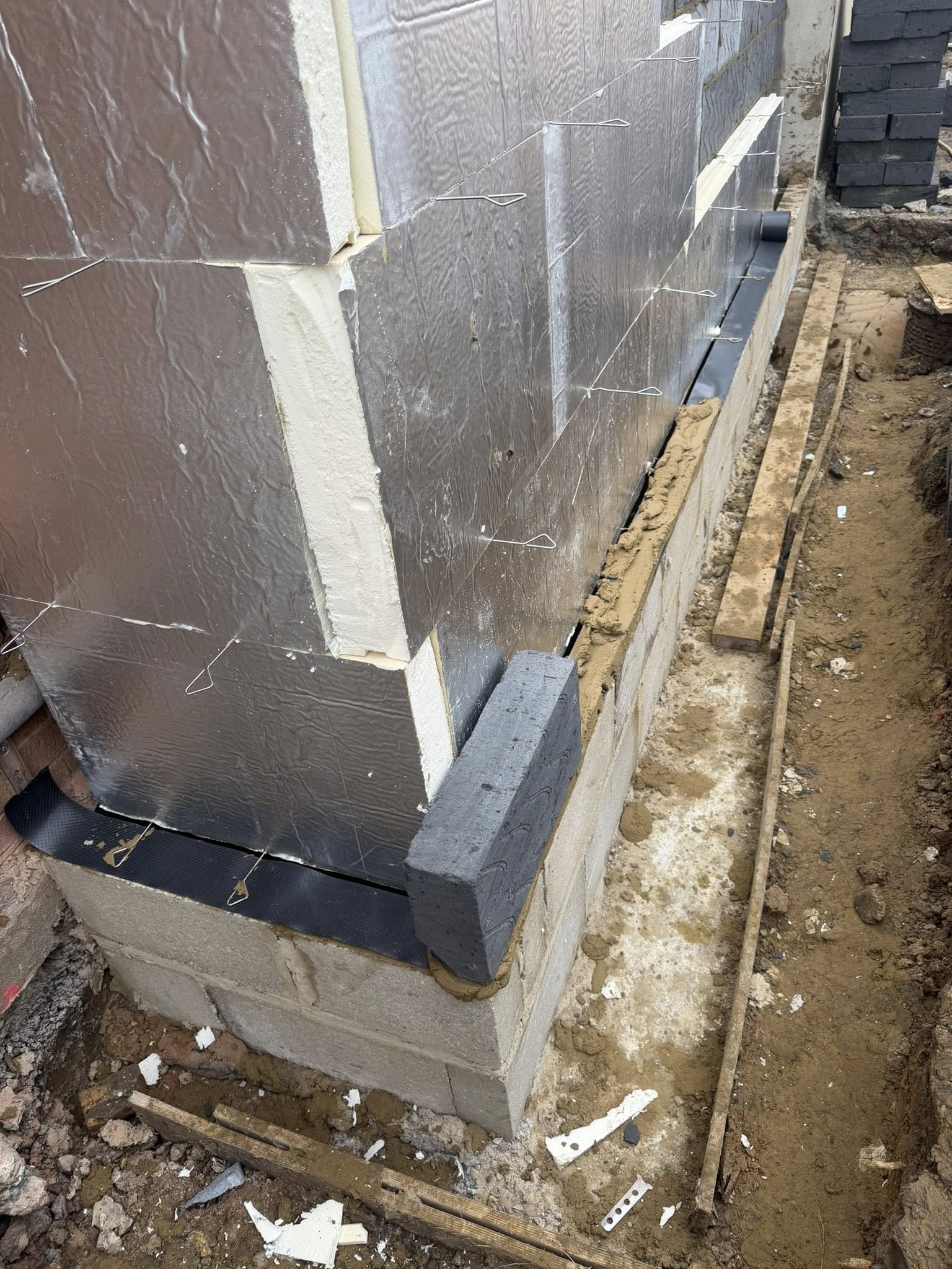 The Flush-Threshold Masterclass: Coordinating Structural Brickwork, Subgrade Landscaping, and Precision Porcelain Paving Across Kent Properties